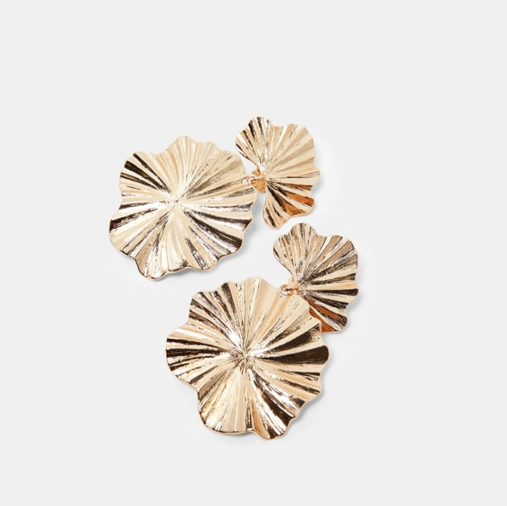 Golden Flower Dangle Drop Earrings - Picture 4 of 5